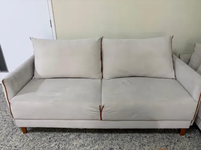 Sofá de Living Alto Padrão - Design Moderno com Pés de Madeira