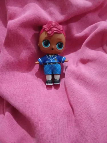 Vendo boneco LOL Surprise! original da linha masculina (Boys - Série 1), personagem Luau.