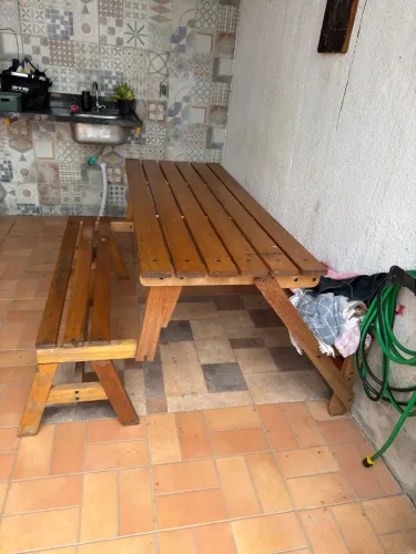 Mesa vira banco gourmet