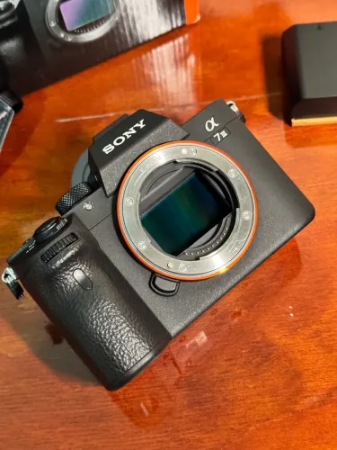 Câmera Sony A7iii - 8k clicks + bateria extra 