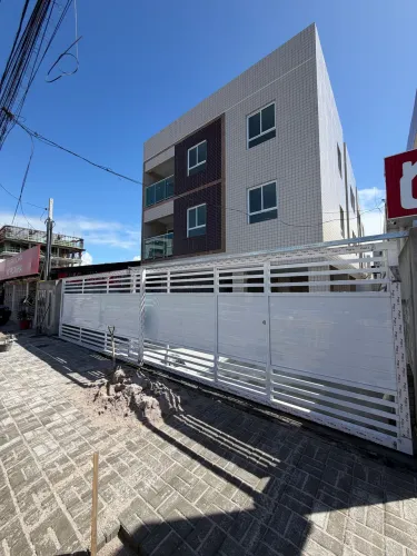 Apartamento térreo com quintal no Bessa, 2 quadra, ao lado da quadra da praça do caju 