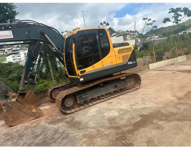 Escavadeira hidráulica Hyundai 140 2020