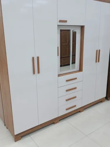 Vende-se Guarda-roupa