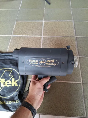 Flash Tocha Atek 200 Master