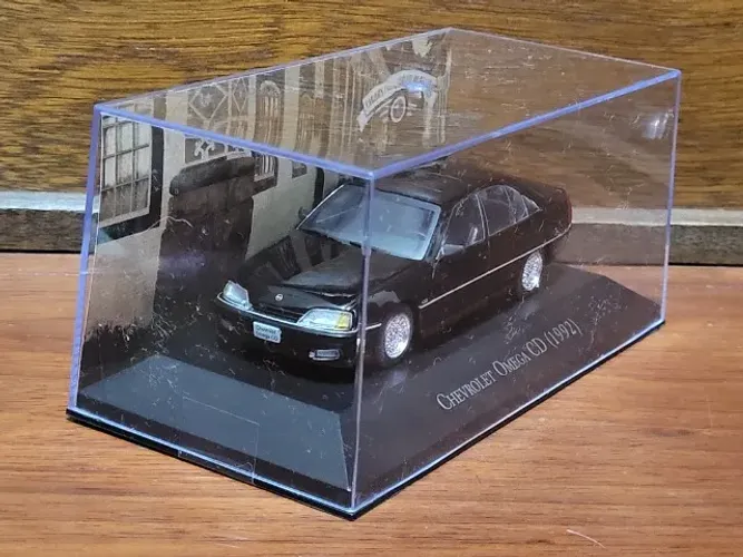 Chevrolet Omega CD 1992 - Coleção Carros Inesquecíveis do Brasil - Carrinho Miniatura 1/43
