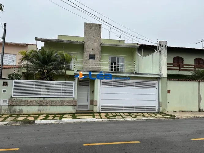Sobrado à venda em Suzano-SP, Parque Santa Rosa: 3 quartos, 1 suíte, 1 sala, 1 banheiro, 2