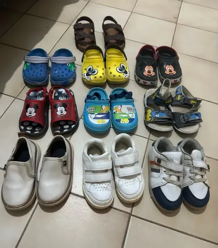 Vendo lote de calçados infantil numeração 22/23