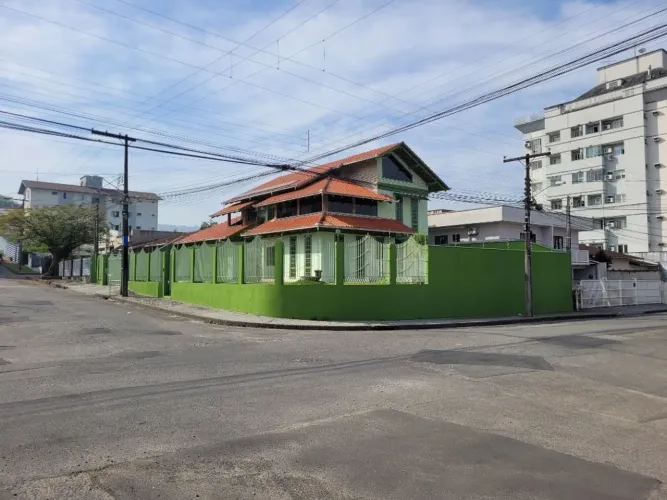Casa à Venda em Bom Retiro Joinville, 3 Quartos, 200m², R$1.690.000