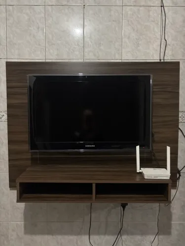 Painel de TV 1,21m x 90 cm