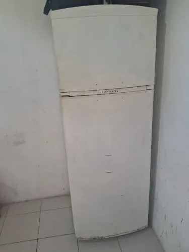 Geladeira quebrada, parou de funcionar. Valor de desapego.