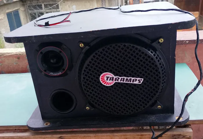 Vendo esse caixa de som para fazer proprqgana no carro, meu ZAP *