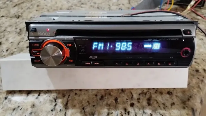Rádio automotivo Chevrolet KDC_MP8079.ler a descrição 