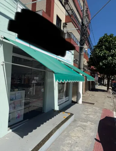 Toldo retrátil usado