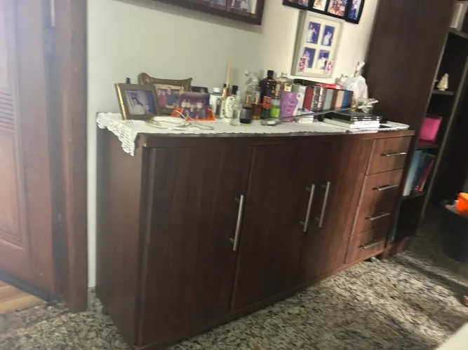 Armário baixo com portas
