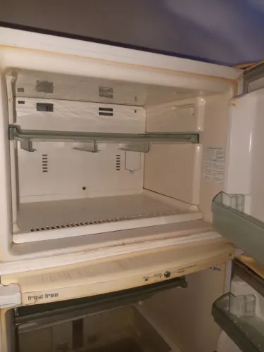 Vendo geladeira usada com problemas mecânicos no valor de 500 reais não faço a entrega
