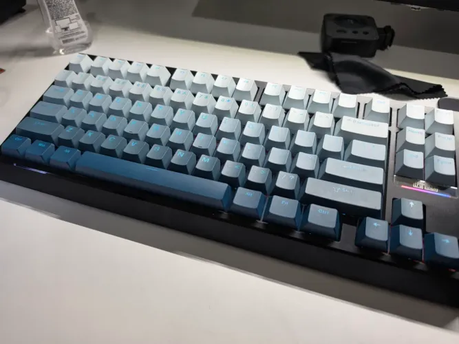 TECLADO MAGNÉTICO G84 HE