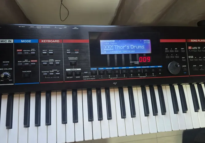 Teclado Roland Juno Stage 76 teclas