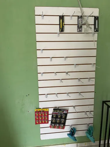 Painel espositor caneletado