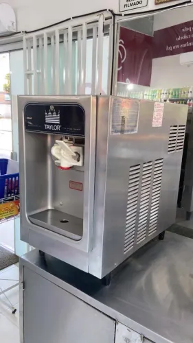 Máquina de Sorvete Soft TAYLOR 152