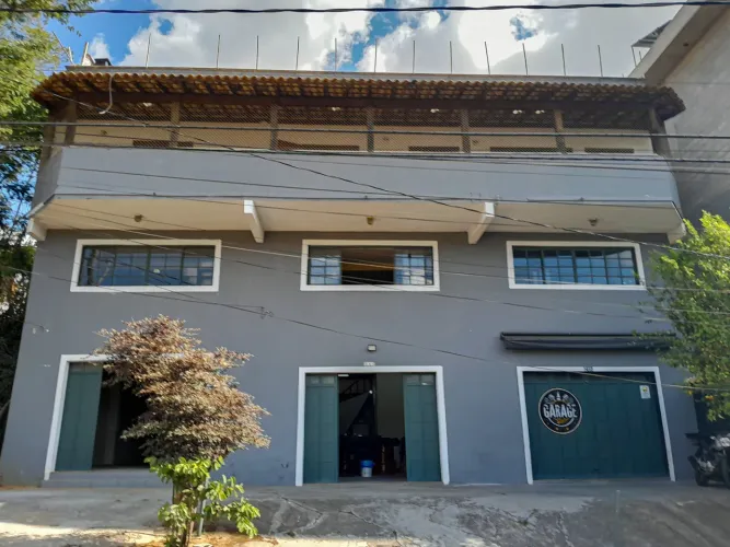 Loja com sobreloja e 104 m² no bairro Aeroporto para locação