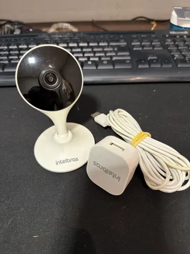 Câmera Wi-Fi Intelbras im3 com cartão 8gb