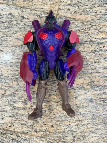 Toxzon vilão max steel