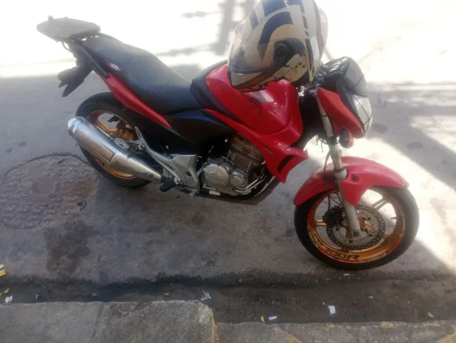 CB 300 segundo dono