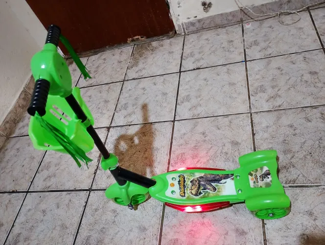 Patinete dinossauro