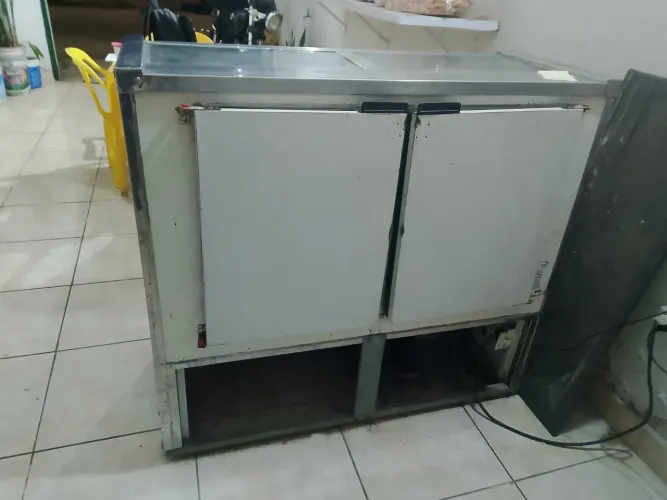 Balcão freezer, funcionando em perfeito estado 