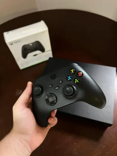 Xbox One X de 1TB com controle original