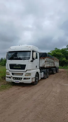 Caminhão trabalhando 