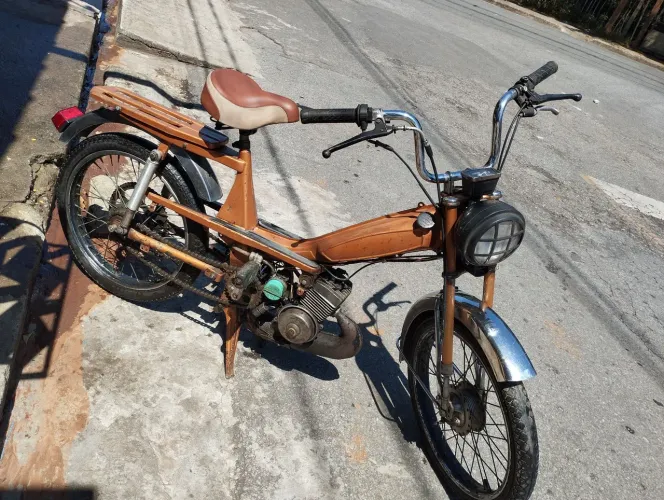 Mobilete antiga Av 7 Caloi ano 76..