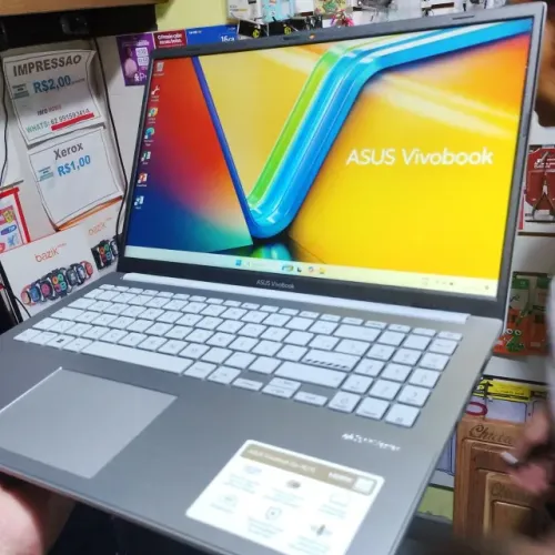 Notebook i3 N305 asus vivobook  pouco tempo de uso