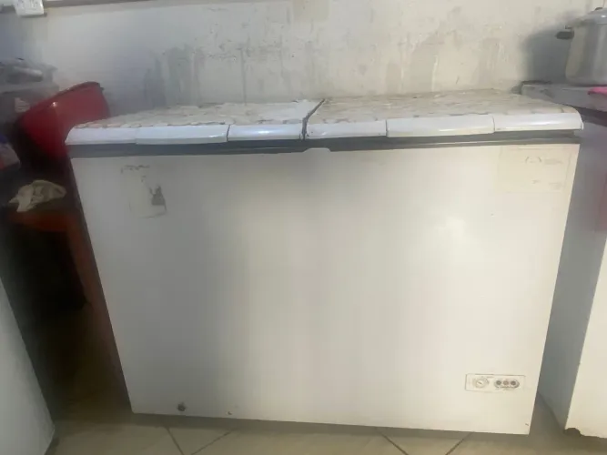 Vendo frise em bom estado por 1150 reais. Aceito dinheiro, pix, debito e credito