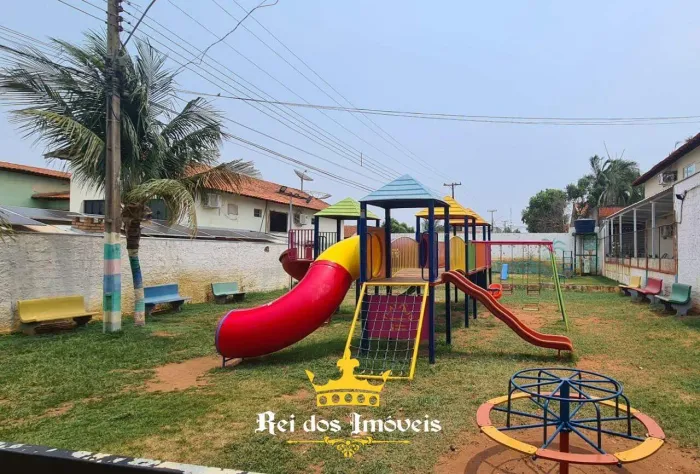 VENDO CASA RES. ACACIAS