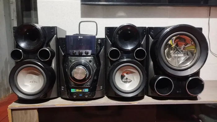 Vendo ou Troco Som LG 810w RMS