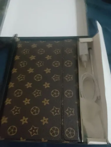 Vendo tablet com teclado. Nem cheguei a usar 