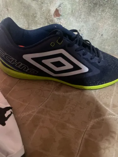 Tênis de futsal 
