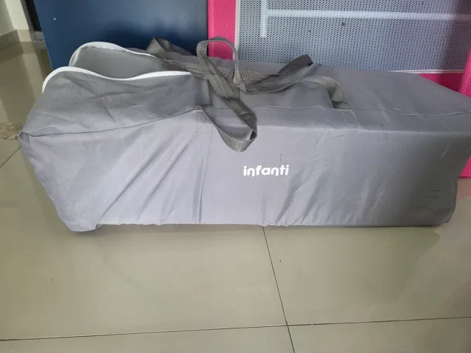 Berço portátil infantil com colchão 
