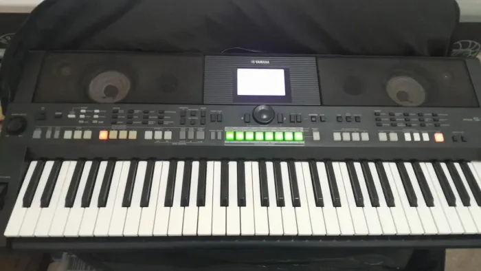 Teclado Yamaha - PSR S 650