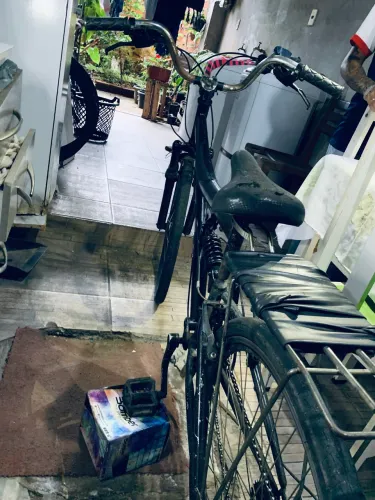 Bike aro 26 com suspensão no meio 