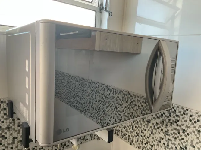 Microondas LG 220v com defeito para arrumar ou uso de peças