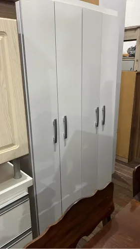 Roupeiro 4 portas