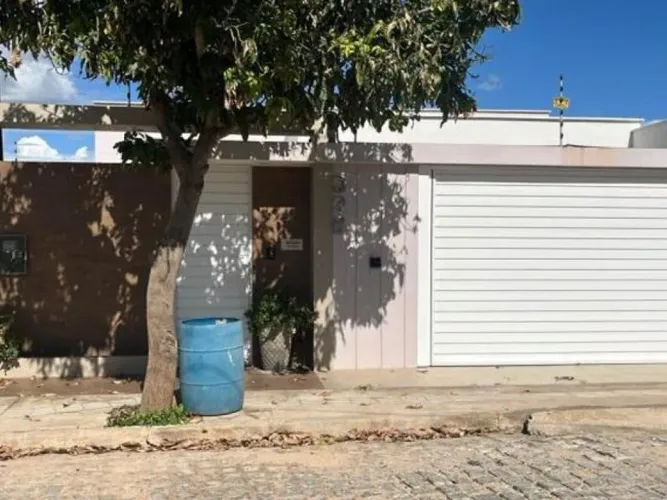 Casa 360 m² - Catolé do Rocha-PB - Rua Francisco Marinho de Sousa, 335 - Elesbão Gonçalves