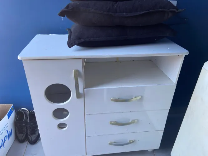 Doação Cômoda 3 gavetas  