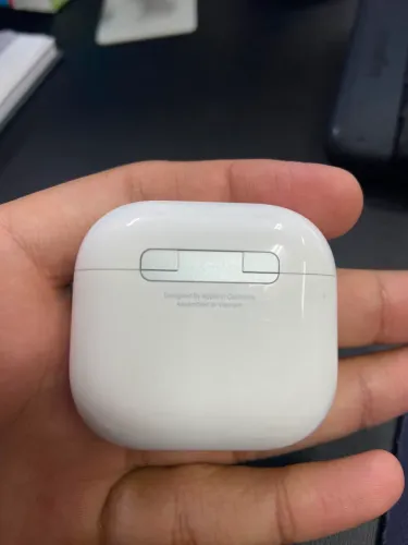 AirPods 4. Original Apple.