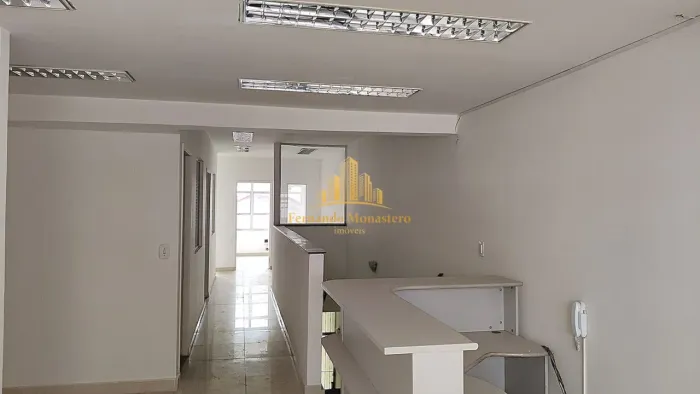 Sobreloja Comercial de 150m² na Lapa Pronta , e a 50m da Rua 12 de Outubro!