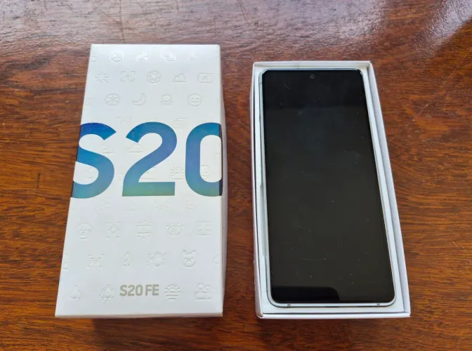 Samsung S20 FE em ótimo estado | Caixa + NF + Fone Original