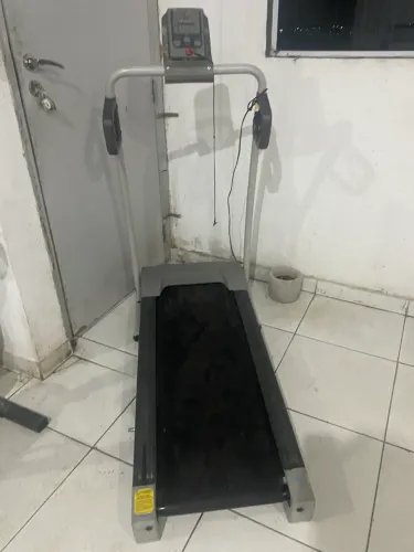 Esteira elétrica 110 v suporta até 100 kilos
