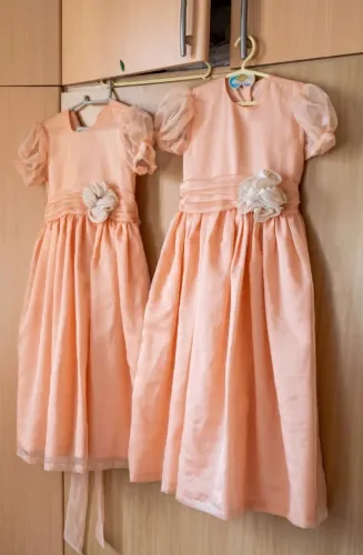 Dois  Vestidos Daminha (6 e 8 anos)